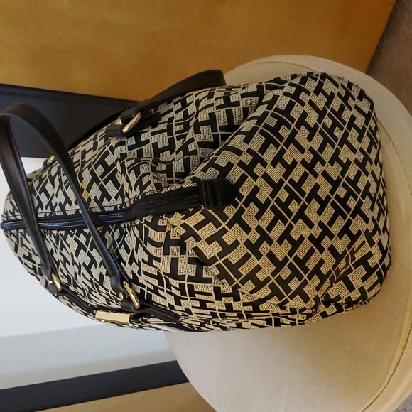 Tommy Hilfiger satchel - Picture 4 of 11